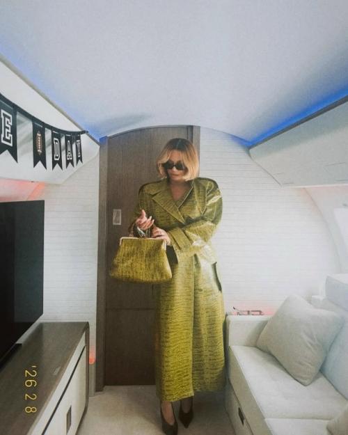 Бейонсе, которую недавно Перепутали с её с подросшей дочерью, впервые за долгое время сменила стиль. 02