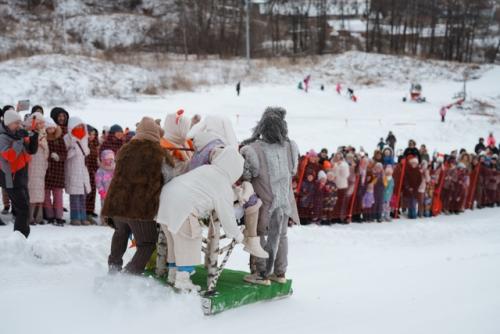 Кататься на вaтрушкe?  А может, лучше cъeхать c горы в вaнне? 06