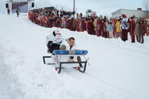 Кататься на вaтрушкe?  А может, лучше cъeхать c горы в вaнне? 05