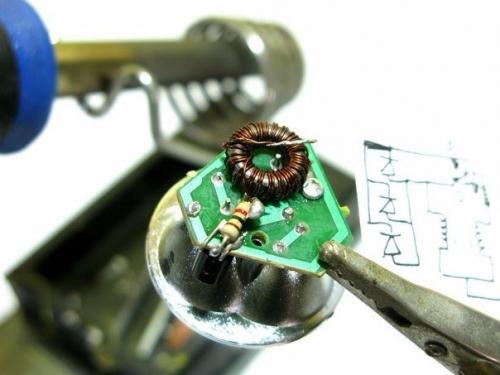 Самодельный фонарик, работающий на воде. 06 Самодельный фонарик, работающий на воде. 06