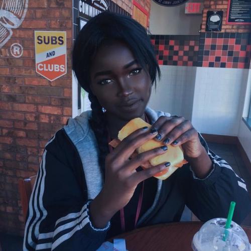 Современная Лолита с угольно - черным цветом кожи и необычной внешностью покоряет инстаграм. 03