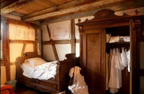 Белые пятна на ногтях: причины появления и как избавиться. 03