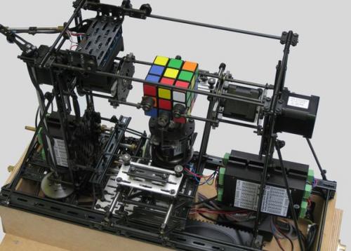 Робобудни.  Робот на Arduino побил мировой рекорд по сборке кубика рубика - от 0, 915 до 1, 196 секунды.  