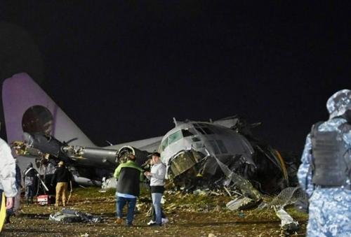 Военный самолёт, который был буквально набит деньгами, разбился в Боливии.

