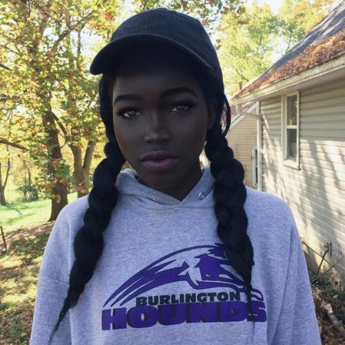 Современная Лолита с угольно - черным цветом кожи и необычной внешностью покоряет инстаграм. 05