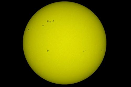 Мы можем видеть солнце целиком.

