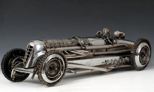 Австралиец Джеймс Корбетт вместе со своей женой занимались утилизацией старых автомобилей. 03