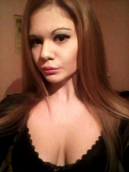 22-Летняя студентка из Болгарии Андреа Иванова прошла через 20 инъекций в губы, чтобы стать похожей на куклу Барби. 01