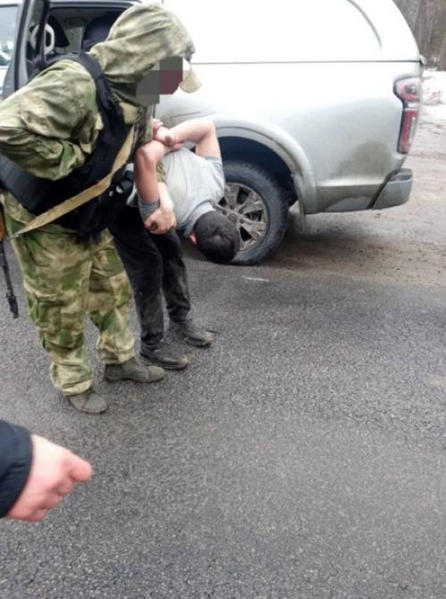 Появились кадры террористов и автобиля, на котором они пытались скрыться. 04