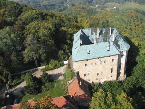 Замок гоуска в Чехии: вход в пекло замурован, но надолго ли?