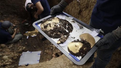 В древней гробнице в панаме обнаружили юбку из собачьих зубов, костяные флейты и много золота. 01 В древней гробнице в панаме обнаружили юбку из собачьих зубов, костяные флейты и много золота. 01