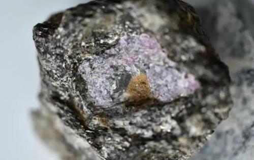 Признаки древней жизни внутри Рубина, которому 2, 5 миллиарда лет.
