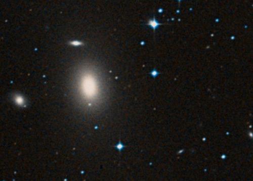 Сверхмассивную черную дыру нашли в почти изолированной галактике.