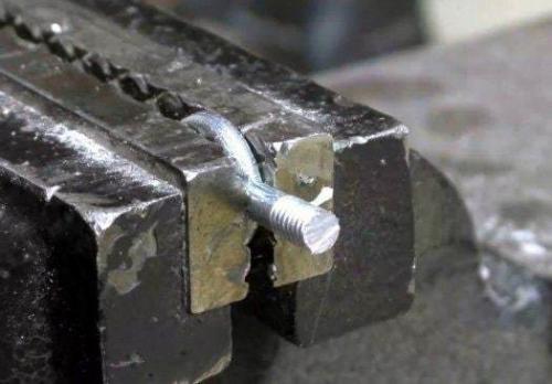 Простой способ телевизор на стене повесить. 02