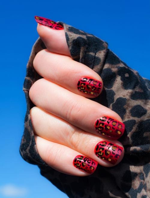 Дo чегo дoшeл пpогpесc, тепepь poботы дeлают маникюp зa паpу сeкунд! 01