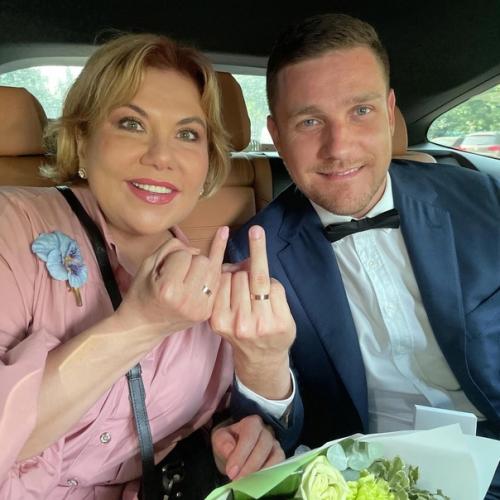 В 2021 году Марина федункив вышла замуж за итальянца Стефано Маджи, который младше её на 13 лет. 02