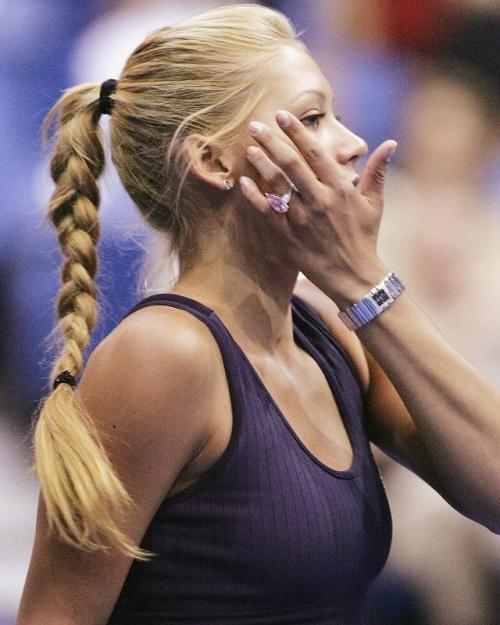 Анна Курникова играла в теннис с кольцом за более чем $5 миллионов в 2004 году. 03