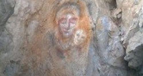 В БАШКИРИИ на СКАЛЕ появился лик богоматери. В БАШКИРИИ на СКАЛЕ появился лик богоматери.