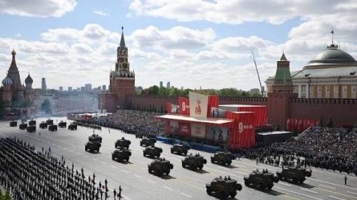 Причина отказа от участия военной техники в параде 9 мая - террористическая угроза, заявил песков. 01