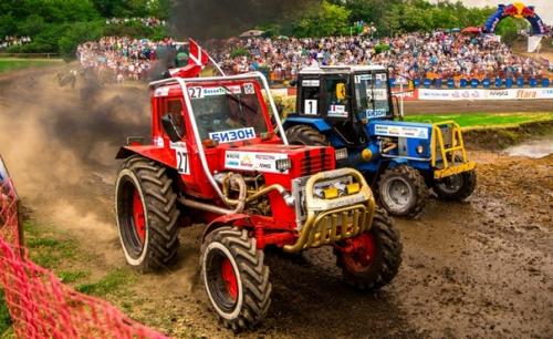 Когда тракторы сходят с ума: самые необычные гонки в России. 03