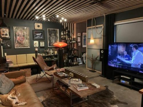 Американец построил себе дом мечты из 11 списанных грузовых контейнеров. 06