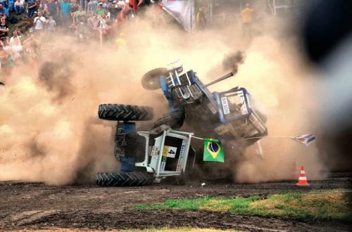 Когда тракторы сходят с ума: самые необычные гонки в России. 06