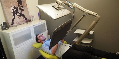 Компьютерный стол, позволяющий работать лёжа. 01