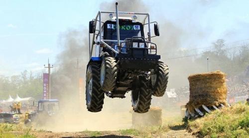 Когда тракторы сходят с ума: самые необычные гонки в России. 05