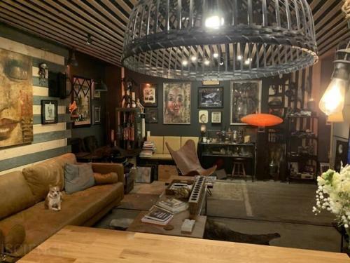 Американец построил себе дом мечты из 11 списанных грузовых контейнеров. 04