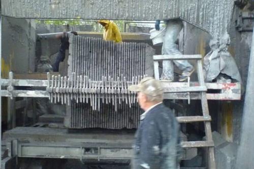 Поразительные следы штрипсовой пилы на острове гоа Гаджа, Бали. 02