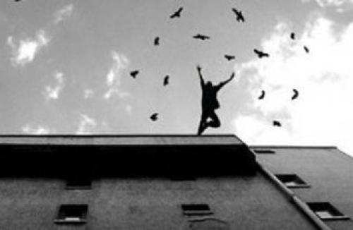 Почему американец Роналд опус мог остаться в живых после попытки самоубийства, но не остался? 

