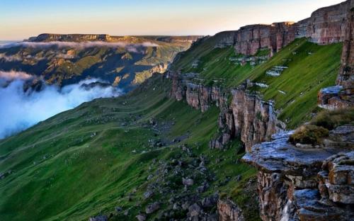 Скалистый хребет на севере большого Кавказа. 05