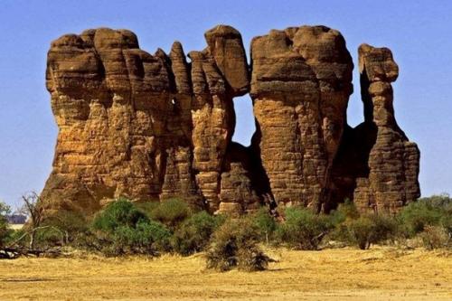 Скалы и арки пустыни эннеди в чаде. 04