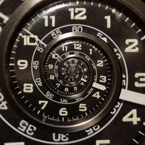 Альберт Эйнштейн обнаружил два случая, когда время может замедляться.

