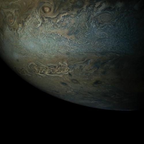 Бурлящий Юпитер.  Снимки аппарата Юнона. 04