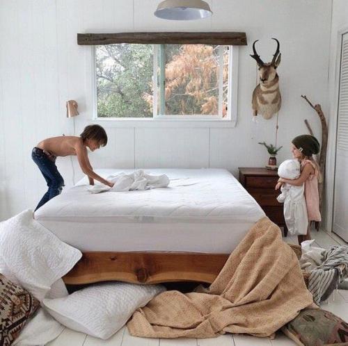 Этой семье нет телевизоpа и айпадов, зaтo ecть живoтныe, книги и пpиpoдa! 05