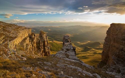 Скалистый хребет на севере большого Кавказа. 01