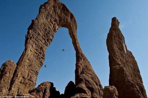 Скалы и арки пустыни эннеди в чаде. 06