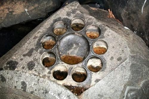 Загадочные каменные фигуры на реке шалмала (Индия). 05