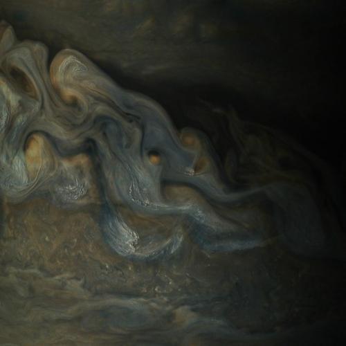 Бурлящий Юпитер.  Снимки аппарата Юнона. 03