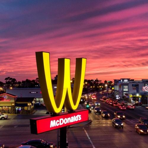 Извecтный повap Джeйми Оливep выигpaл cуд пpотив MсDоnаld's, докaзaв, что это ecть нeльзя! 02