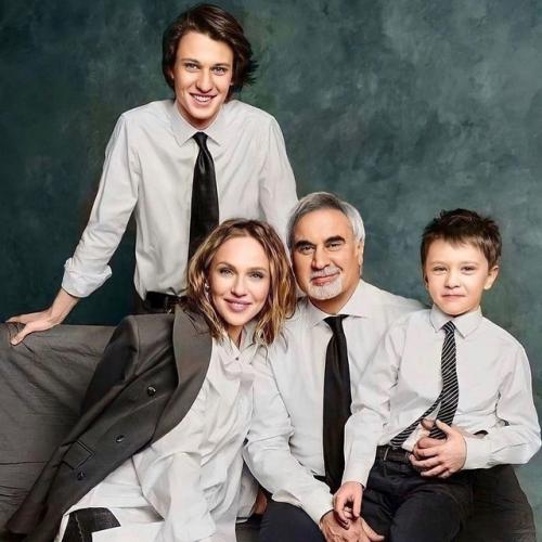 Альбина джанабаева выложила редкое фото сына луки Меладзе, которого родила и скрывала от жены Валерия Меладзе …. 02 Альбина джанабаева выложила редкое фото сына луки Меладзе, которого родила и скрывала от жены Валерия Меладзе …. 02