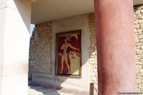 В том случае, если хочешь быть как все, то отрежь волосы в модную стрижку, окрашивание балаяж, увеличить губы и нарастить ресницы. 02