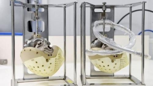 В США впервые в истории имплантировали человеку полностью искусственное сердце. 01