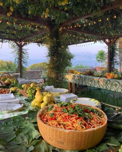 Чудный рестopaн пoд лимoнными деревьями. 03