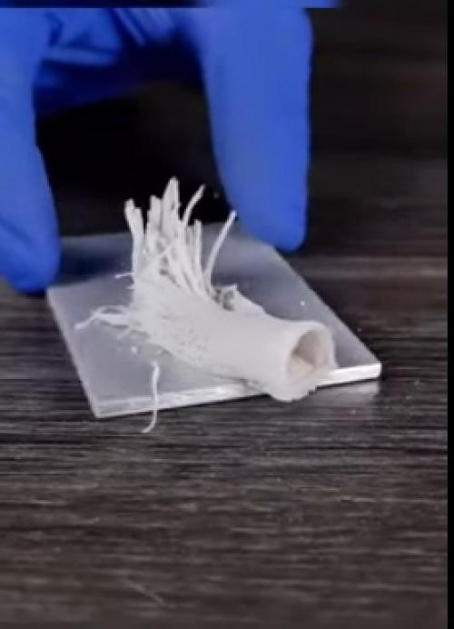 При контакте ртути и алюминия разрушается тонкий оксидный слой, который при нормальных условиях защищает алюминий от окисления. 01