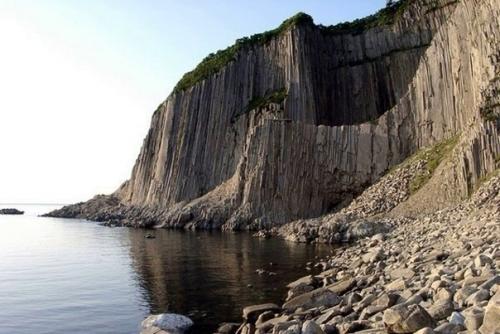 Мыс столбчатый. В России более чем достаточно поистине уникальных мест. 01 Мыс столбчатый. В России более чем достаточно поистине уникальных мест. 01