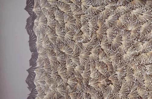 Ювелирная работа: британский художник создает потрясающие скульптуры из тысяч ракушек. 05