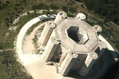 Кастель - дель - монте - самый таинственный замок Европы. 01 Кастель - дель - монте - самый таинственный замок Европы. 01