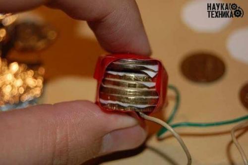 Как сделать батарейку из монет. 

